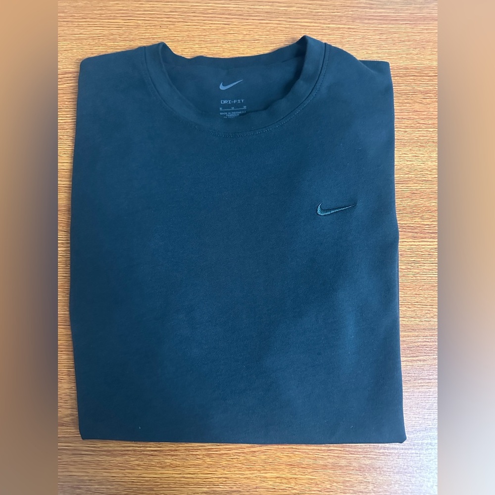 Nike ALL BLACK Tshirt dri fit excellent condition